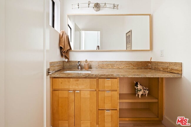 Building Photo - 303 Mavis Dr