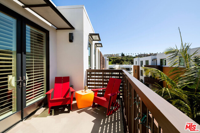 Building Photo - 6030 S Seabluff Dr