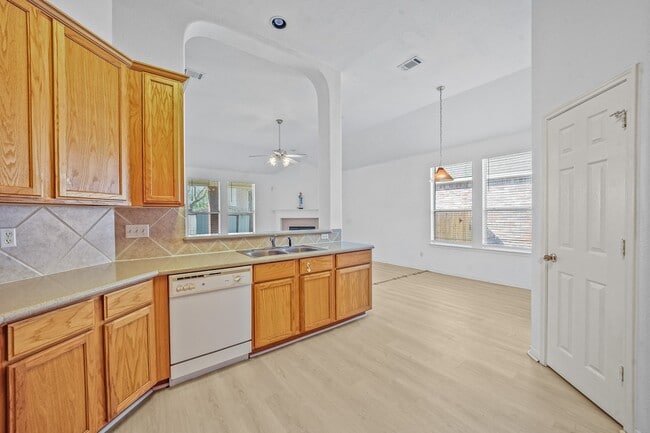 Building Photo - 4815 Plum Forest Rd