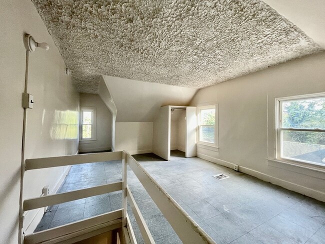 Building Photo - 58 Division St