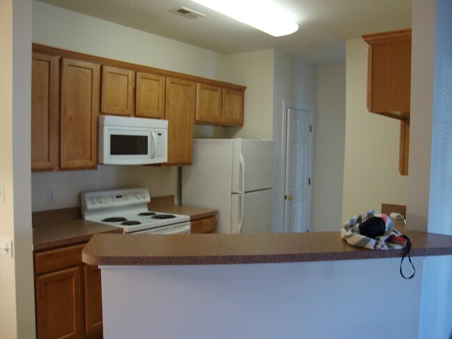 Building Photo - 2065 Silvercrest Dr