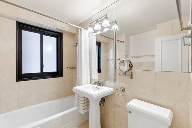 Building Photo - 180 Beacon St