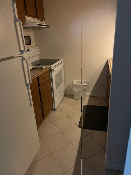 Kitchen with Washer & Dryer - 7 Juniper Trl