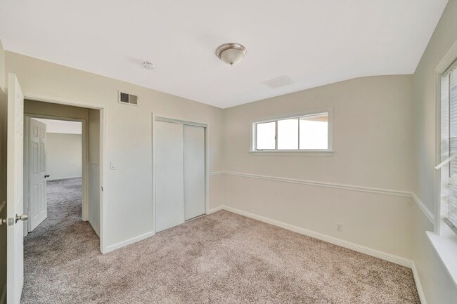 Building Photo - Stylish 4-Bed Mid-Century Home