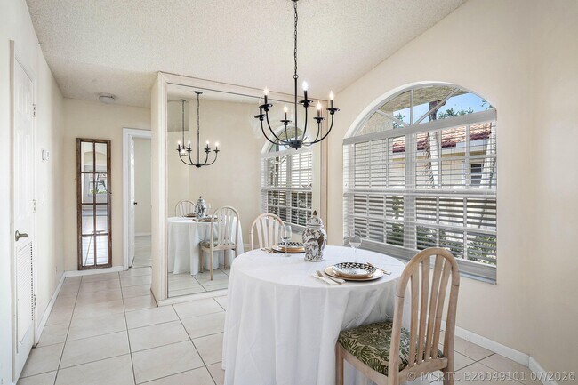 Building Photo - 6192 Floral Lakes Dr