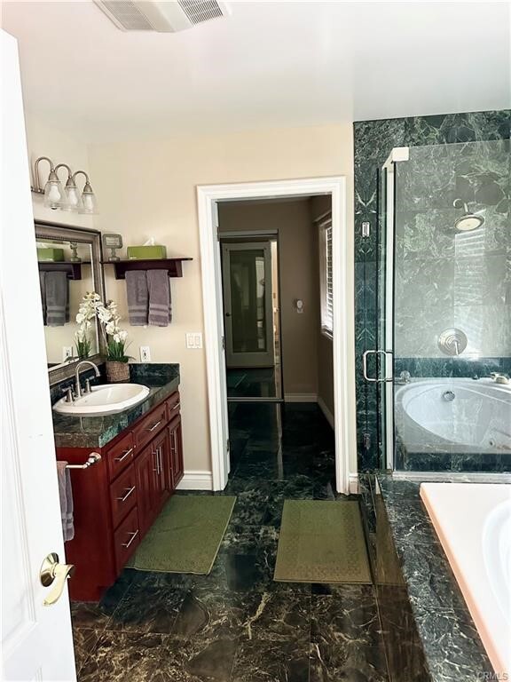 Building Photo - 11832 S Circle Dr