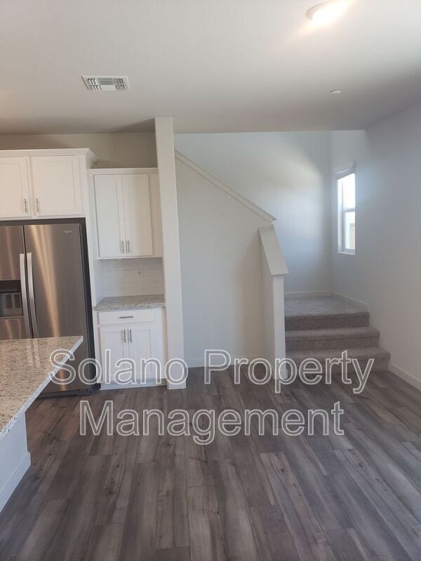 Building Photo - 2940 Sugar Pne St