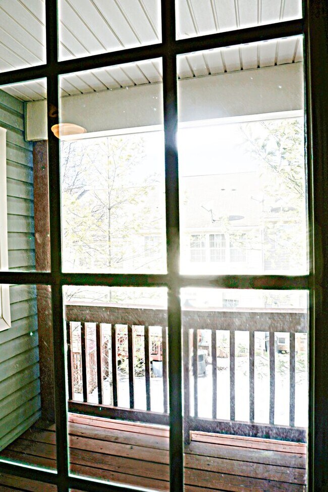 Building Photo - Exquisite Townhouse in Orchard Run Germantown