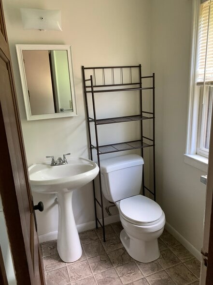 Building Photo - 5592 Balsam Ct