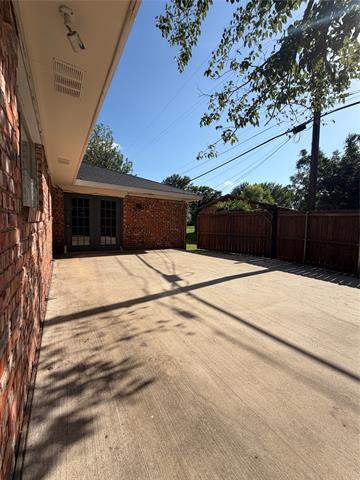 Building Photo - 2406 Broadview St