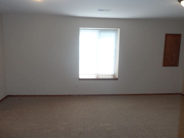 Building Photo - 415 Aaron Dr