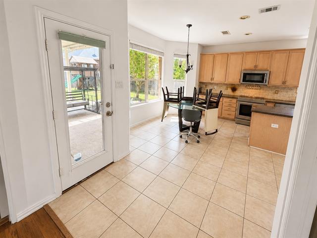Building Photo - 1818 Lake Texoma Cir