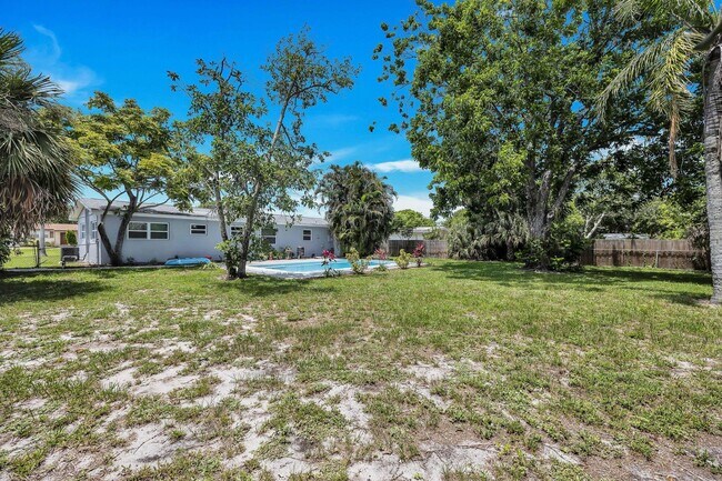 Building Photo - 716 Lund Cir