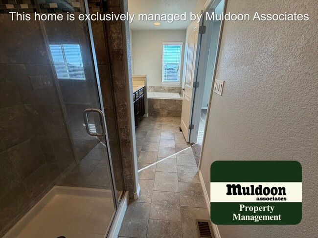 Building Photo - Newer build ready to move in!