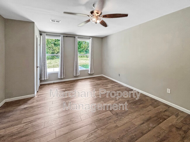 Building Photo - 5 Oak Hollow Ct