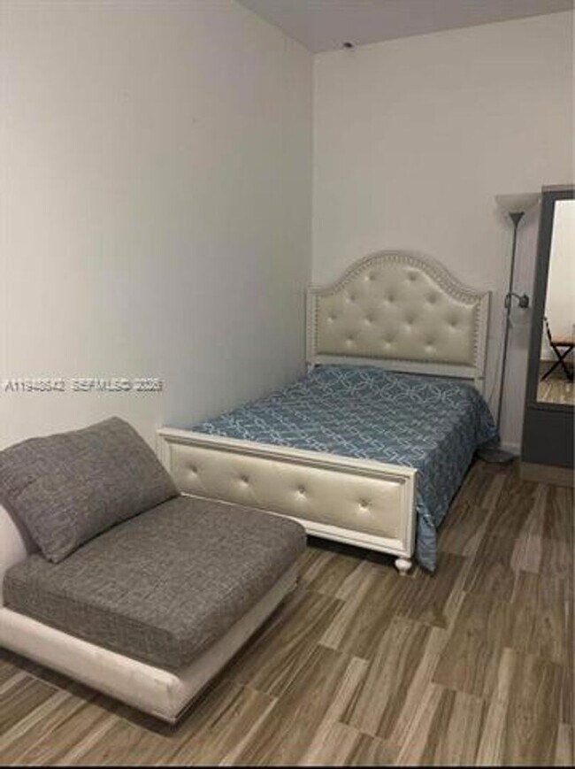 Building Photo - 1360 SW 142nd Ave