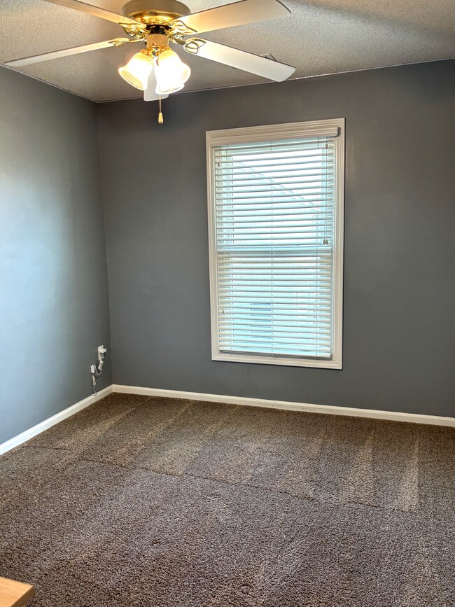 Building Photo - 13806 S Mullen St