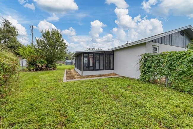 Building Photo - 880 Queen Rd