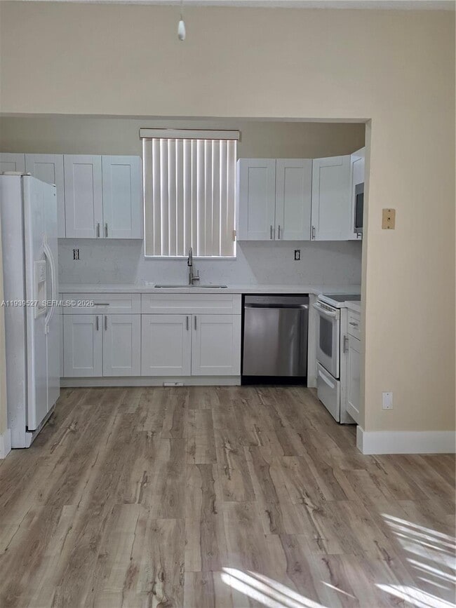 Building Photo - 2924 SW 26th St