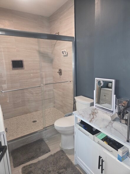 Building Photo - 2557 W Superior St