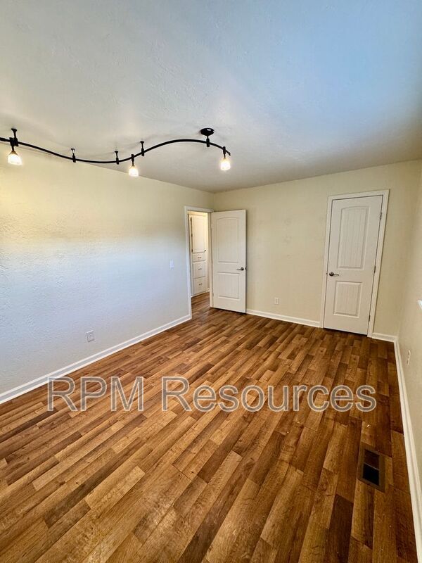 Building Photo - 10449 Dover Dr