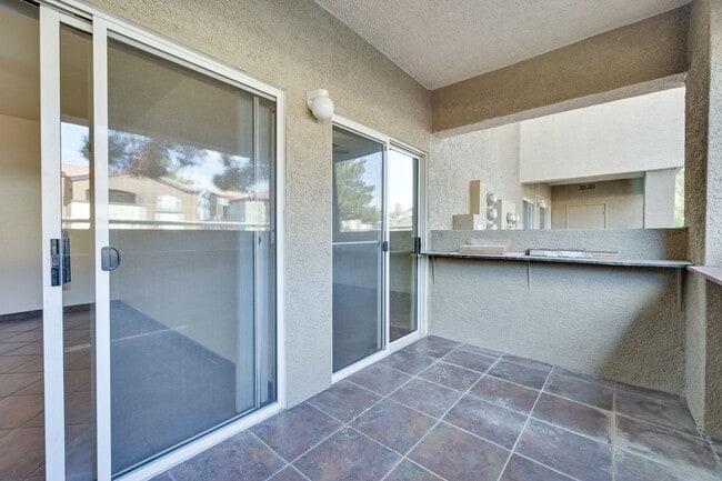Building Photo - Guard Gated!!! Community Pool, Spa!!! Fitn...