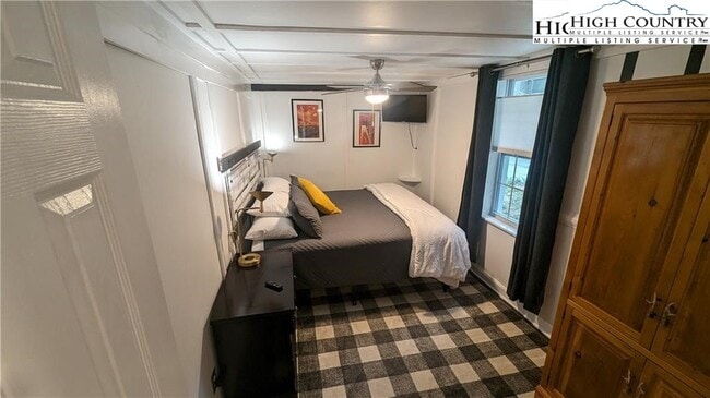 Building Photo - 494 Cranberry St