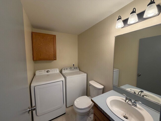 Building Photo - LT606 - A - R
