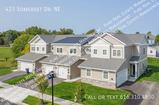 Building Photo - 423 Somerset Dr NE