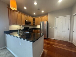 Building Photo - Lovely 1 Bedroom 1 Bath Condo in West San Jose