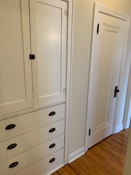 Building Photo - 145 S Chatsworth St