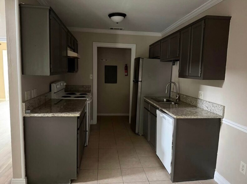 Building Photo - 8084 Bayou Fountain Ave