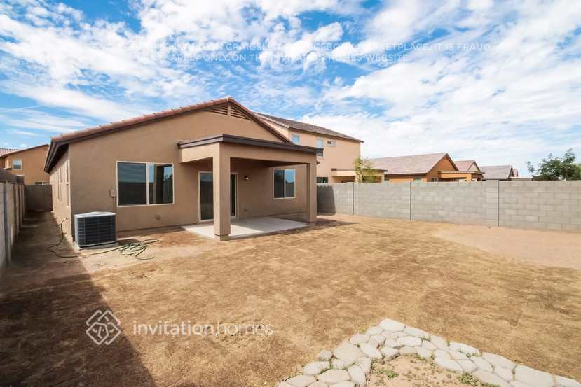 Building Photo - 4962 E Alamo St