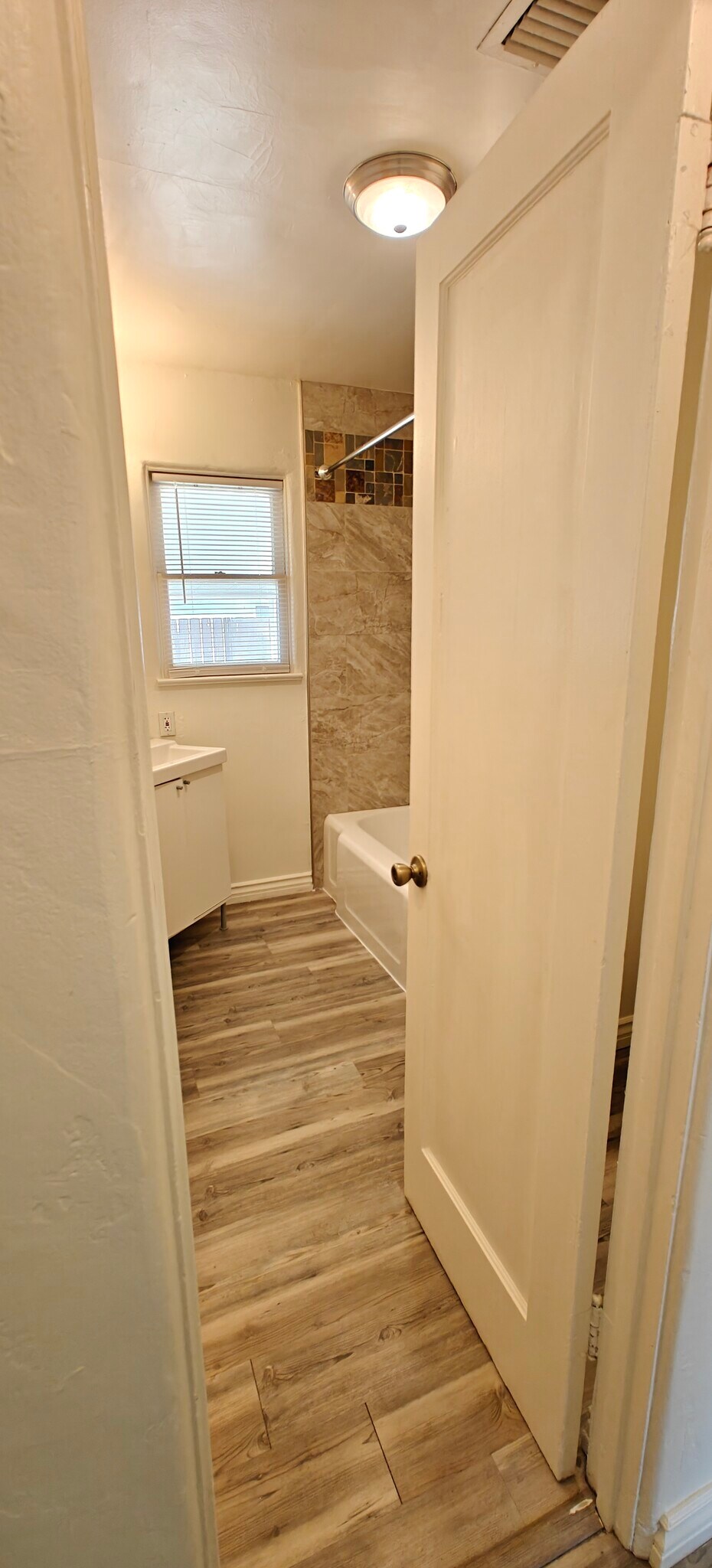 Building Photo - 626 Charlana Dr