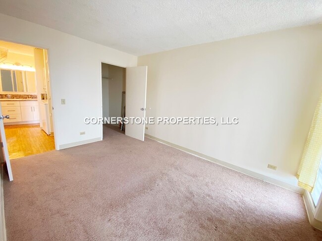 Building Photo - 796 Isenberg St