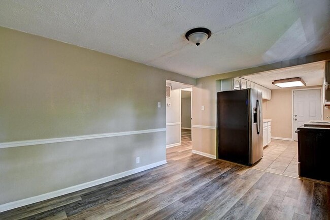 Building Photo - 2999 Clover Dr
