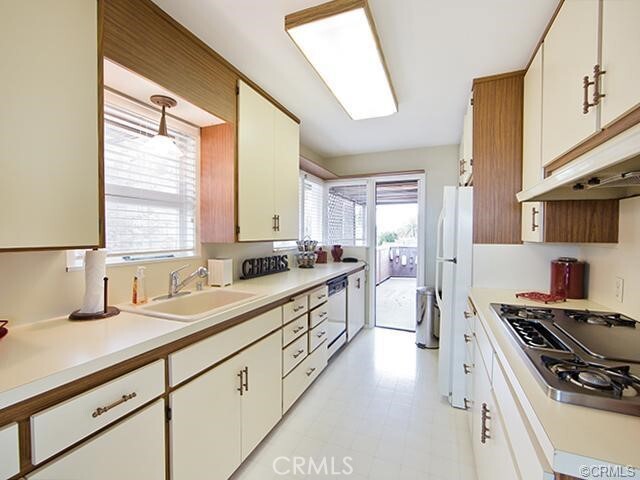 Building Photo - 1560 E Oceanfront