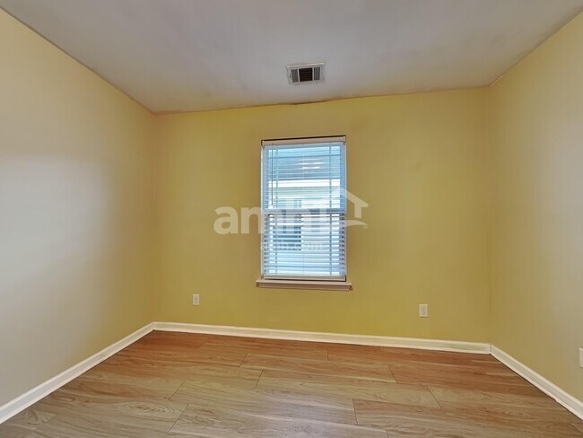 Building Photo - 117 Roseberry Cir