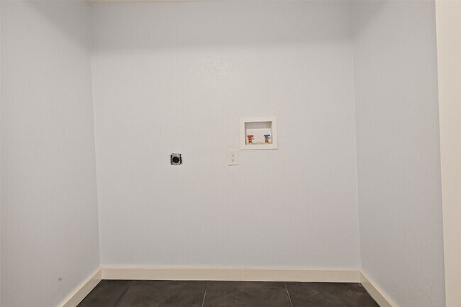 Building Photo - 754 Prosper St