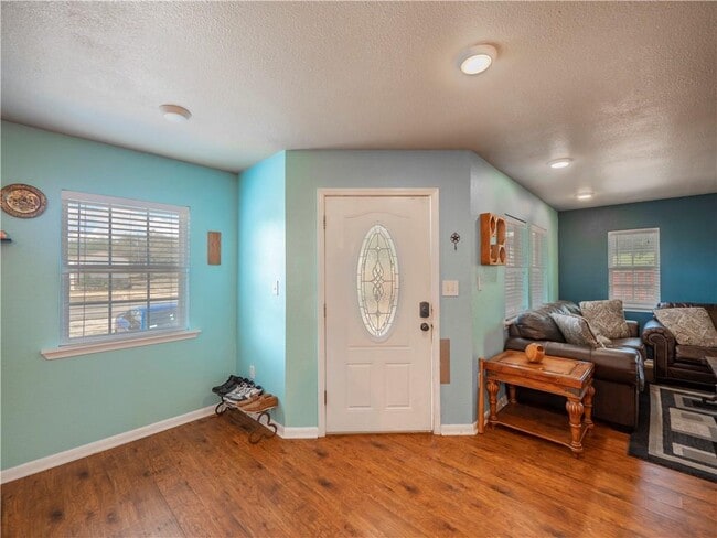 Building Photo - 691 Tamarack Dr