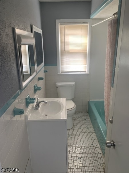 Building Photo - 700 Louis Ave