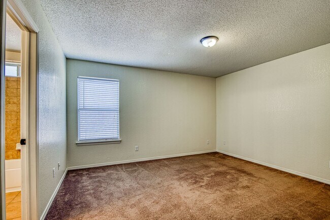 Building Photo - Near Ft. Bliss!