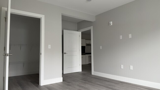 Building Photo - 251 Sladen St