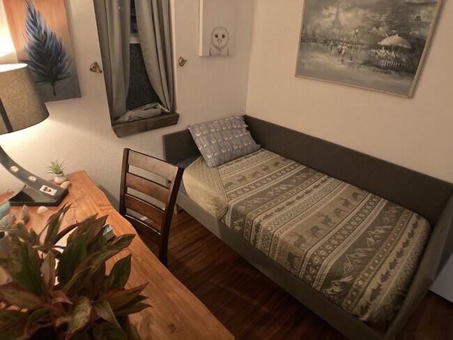 Building Photo - 301 4th St