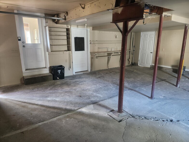 Building Photo - 5928 Fontana St