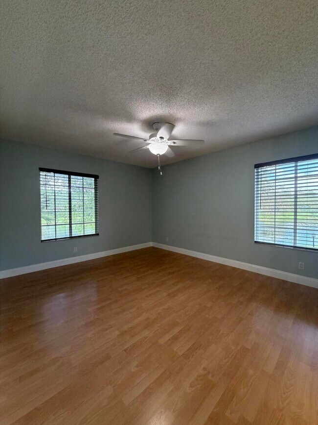 Building Photo - 13811 Oneida Dr