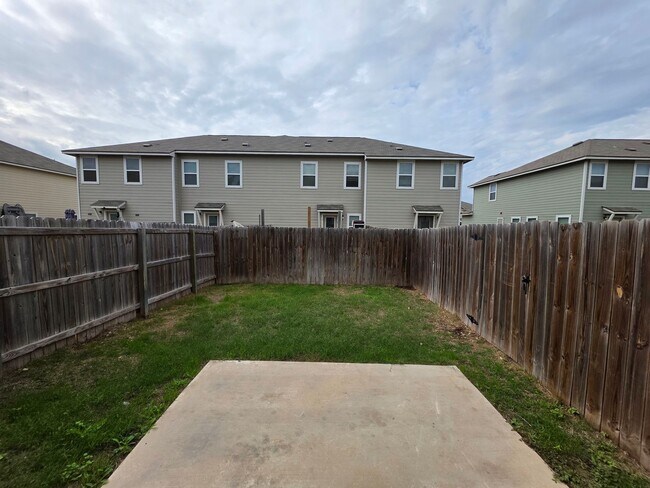 Building Photo - Town home for rent