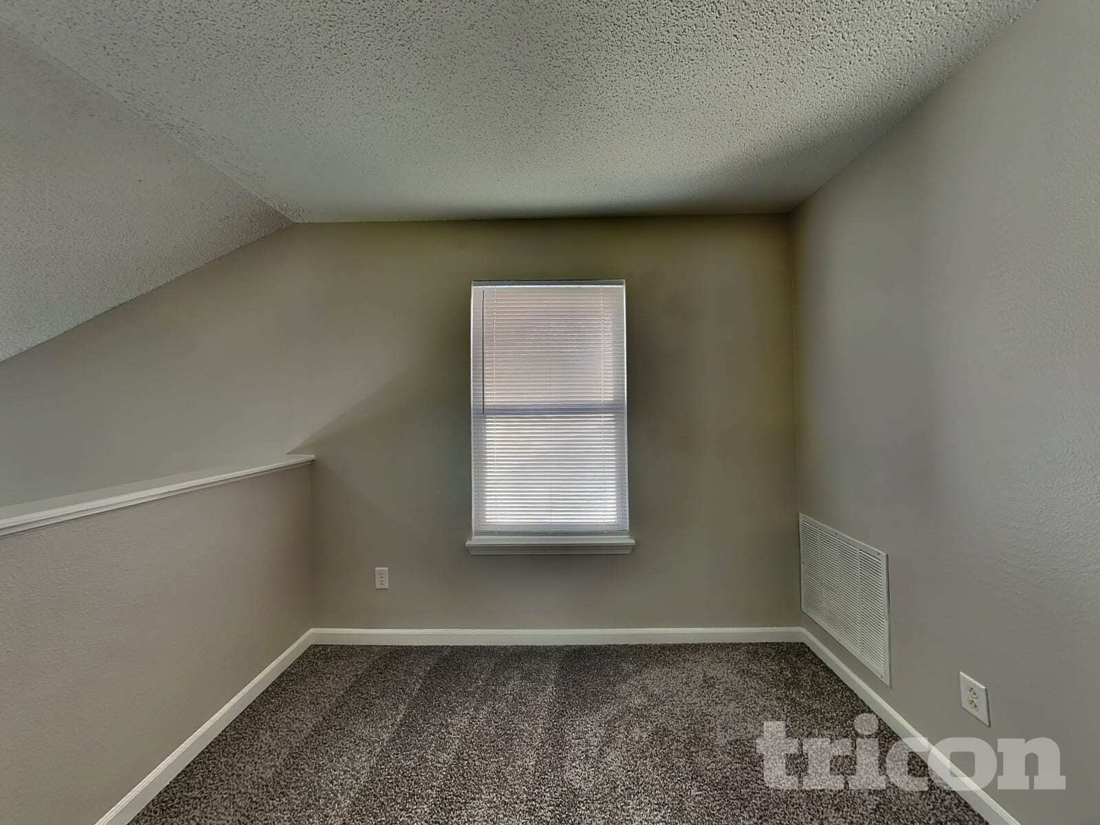 Building Photo - 10249 Cadogan Dr