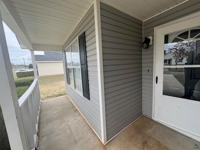 Building Photo - 215 Haverhill Cir