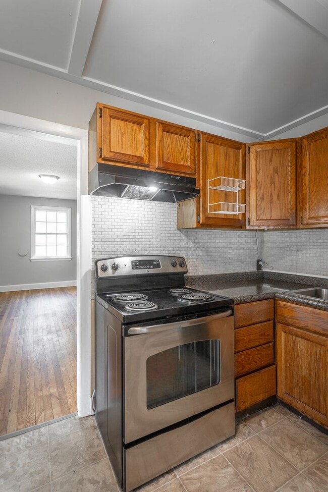 Building Photo - 3 Bedroom House in East Ridge!
